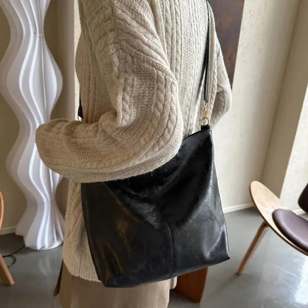 クラシカル本革かぶせショルダーバッグ
