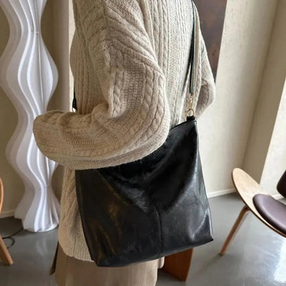 クラシカル本革かぶせショルダーバッグ