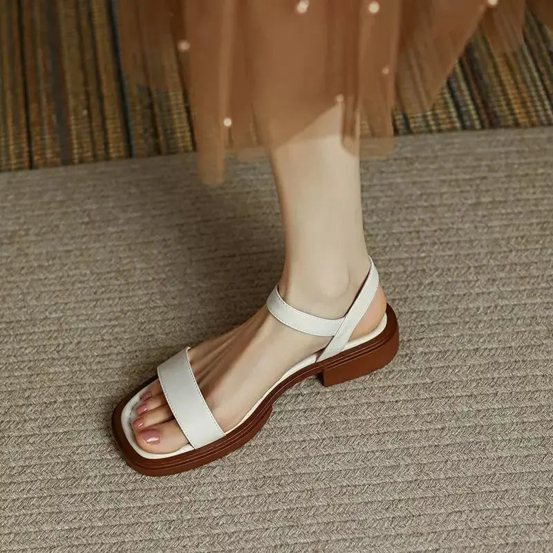しなやかレザーストラップサンダル